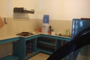 pedlar's inn hostel kitchen. galle, sri lanka. october 2015.